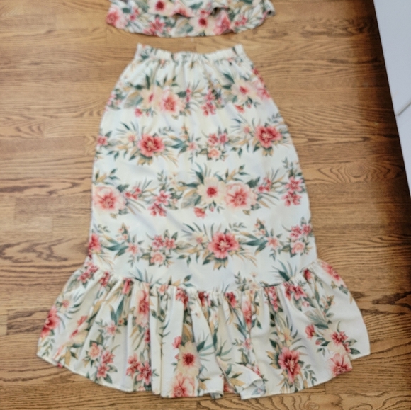 American Eagle Floral Maxi Skirt with Ruffle Hem & Matching Top - Picture 3 of 10